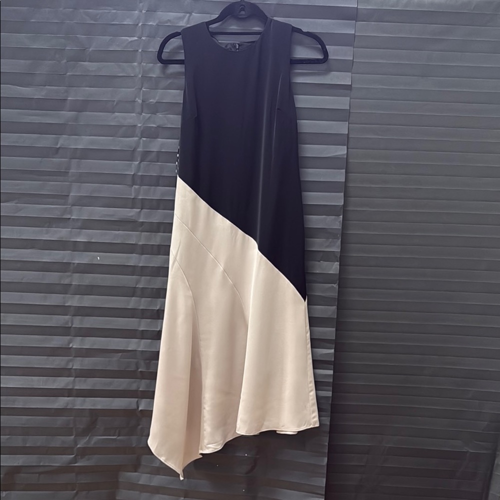 Elegant Black and White Sleeveless Dress